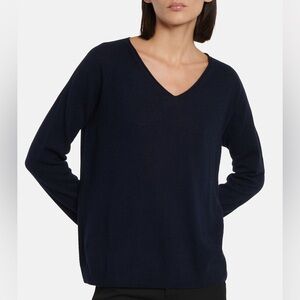Max Mara Leisure Trudy V-neck sweater lightweight virgin wool layer piece NWOT